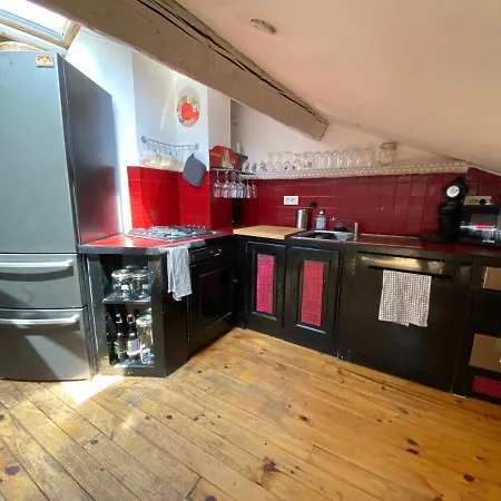 Apartment Atypique Sous Les Toits D'avignon Au Coeur De L'intra-muros Avec Parking *