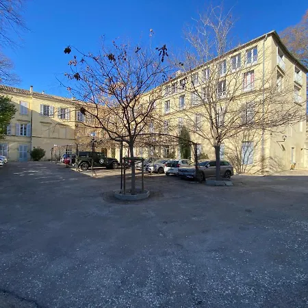 Apartment Atypique Sous Les Toits D'avignon Au Coeur De L'intra-muros Avec Parking