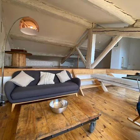 Atypique Sous Les Toits D'avignon Au Coeur De L'intra-muros Avec Parking Apartment