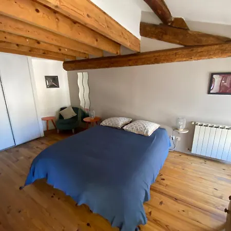 Apartment Atypique Sous Les Toits D'avignon Au Coeur De L'intra-muros Avec Parking