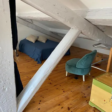 Apartment Atypique Sous Les Toits D'avignon Au Coeur De L'intra-muros Avec Parking *