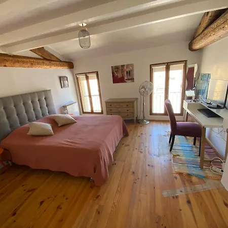 Apartment Atypique Sous Les Toits D'avignon Au Coeur De L'intra-muros Avec Parking Avignon