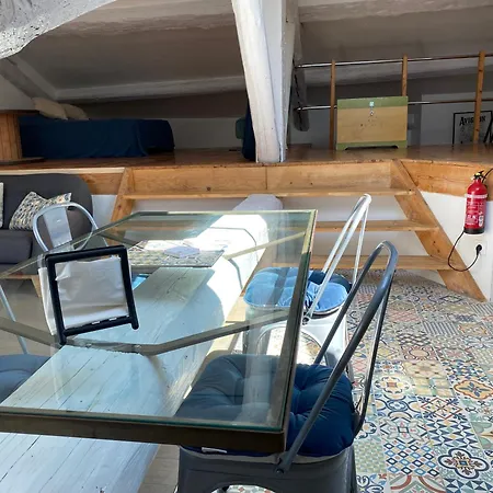 Atypique Sous Les Toits D'avignon Au Coeur De L'intra-muros Avec Parking Apartment Avignon