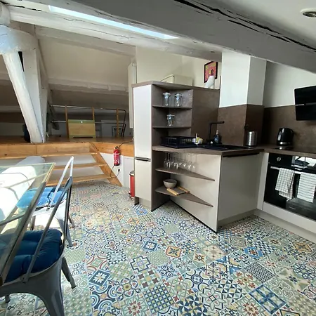 Apartment Atypique Sous Les Toits D'avignon Au Coeur De L'intra-muros Avec Parking Avignon