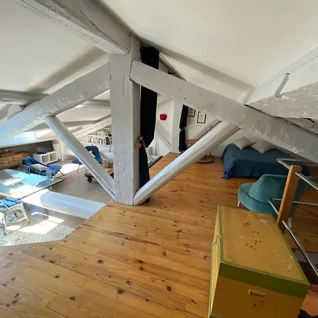 Apartment Atypique Sous Les Toits D'avignon Au Coeur De L'intra-muros Avec Parking