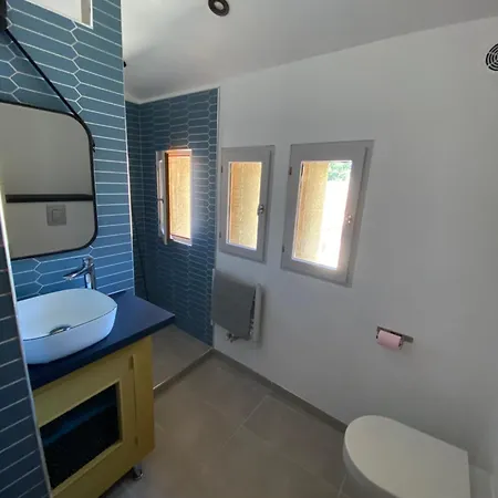 Atypique Sous Les Toits D'avignon Au Coeur De L'intra-muros Avec Parking Apartment *