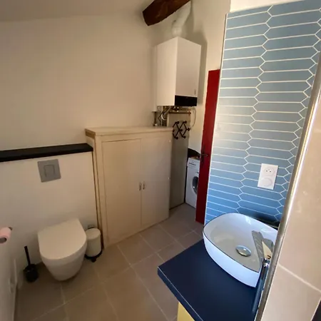 Atypique Sous Les Toits D'avignon Au Coeur De L'intra-muros Avec Parking Apartment Avignon