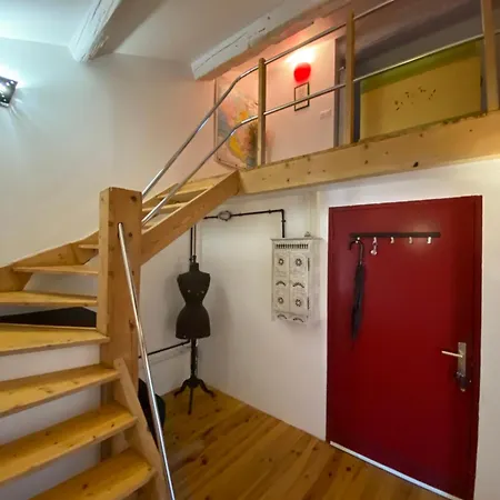 Atypique Sous Les Toits D'avignon Au Coeur De L'intra-muros Avec Parking Apartment